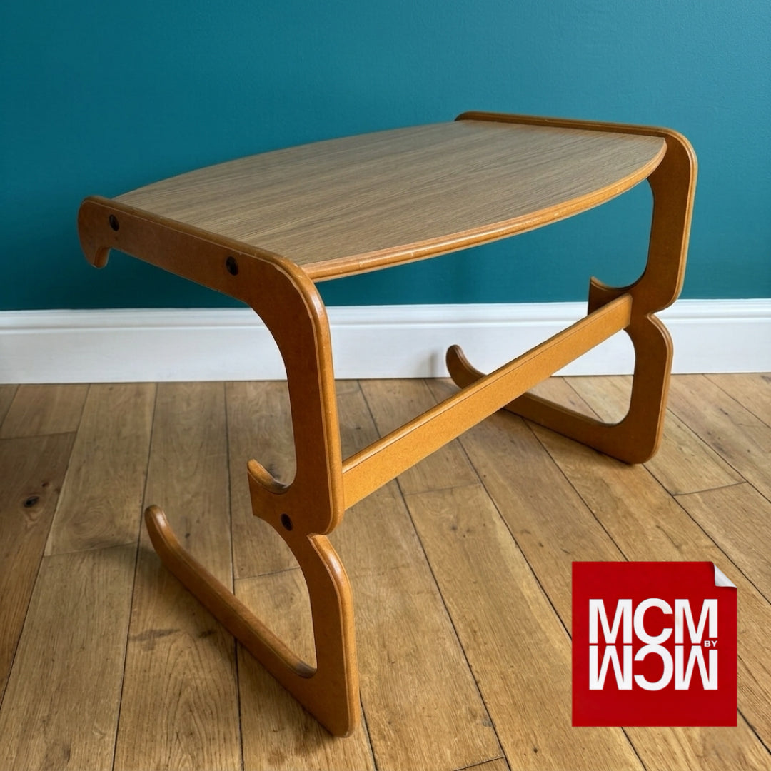 Mid-century Pair of Scandinavian-style Nesting Tables
